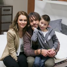 Marcel Chlpík, Dominika Kavaschová a Kamil Mikulčík v seriáli Chlapi neplačú