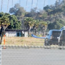 Princ Harry s rodinou pricestovali domov.