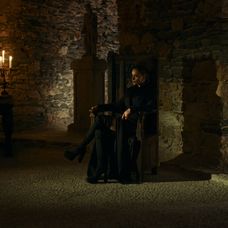 Záber z 3. epizódy minisérie Vedma