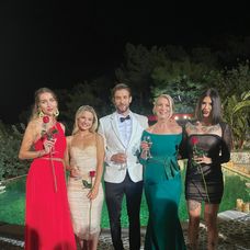 Petrana Galatea Oráčová, Miroslava Hriňáková, Tomáš Tarr, Ingrid Tarrová a Tereza Kosecová v šou Ruža pre nevestu