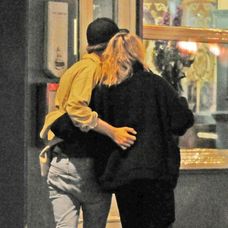 Suki Waterhouse a Robert Pattinson