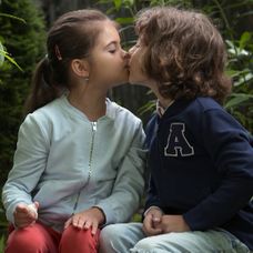 Julka (Laura Gavaldová) a Max (Tobias Král)