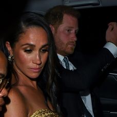 Harryho a Meghan naháňali na aute
