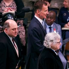 Príchod hostí na korunováciu