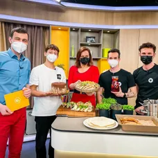 Martin Klinčúch v Teleráne dostal narodeninovú tortu.
