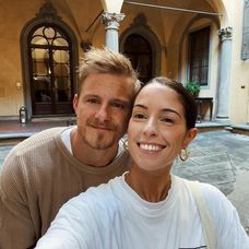 Herec Alexander Ludwig s manželkou Lauren.