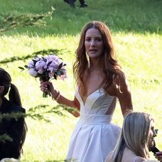 Herecký pár Jon Hamm a Anna Osceola si povedali áno