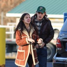 Olivia Rodrigo a Louis Partridge tvoria pár