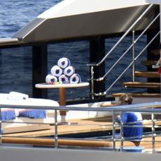 David a Victoria Beckham si užívajú dovolenku na jachte na Sardínii.