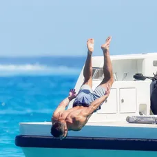 Zac Efron trávi leto v Európe