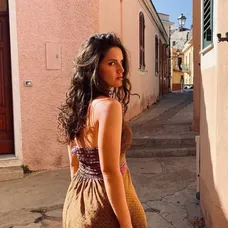 Herečka Sarah Arató.