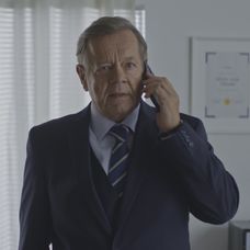 Bednár je, zdá sa, iba bábkou.