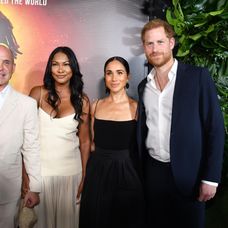 Princ Harry s Meghan na premiére filmu na Jamajke