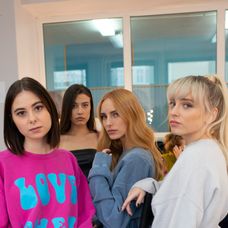 Diana Ristová so seriálovými spolužiačkami