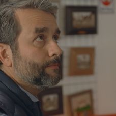 Beáta sa musí Edovi s niečím priznať.