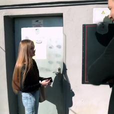 Personál pravidelne mešká