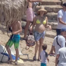 Kate Hudson oddychuje na gréckom ostrove.