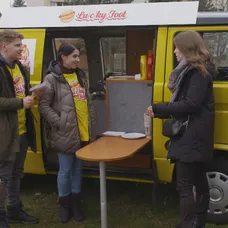 Dorka vôbec nie je nadšená, že Luky prijal Simču.