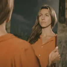 Zábery z nového videoklipu rapera Majselfa, v ktorom si zahral Victor Ibara z Druhej šance.