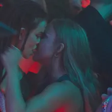 Ráchel s priateľkou Dominikou v pražskom Duplexe.