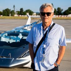 Lietajúce auto Aircar po prvý raz absolvovalo let medzi dvoma medzinárodnými letiskami