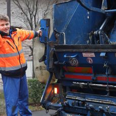 Luky (Oliver Oswald) má novú prácu.