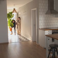 Grétu vydesí prázdny dom.