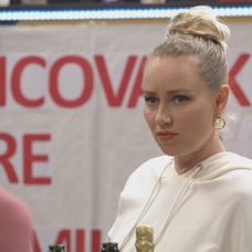 V Lenke sa prebudí žiarlivosť.