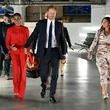 Meghan a Harry išli vlakom
