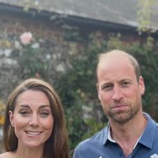 Kate a William na novom videu, princ má bradu!