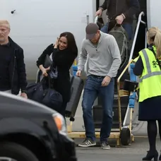 Meghan a Harry už cestujú ako bežní smrteľníci. 