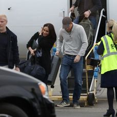 Meghan a Harry už cestujú ako bežní smrteľníci. 