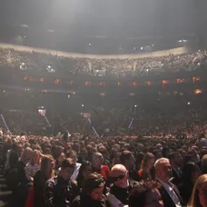 Andrea Bocelli vo vypredanej O2 arene v Prahe