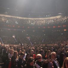 Andrea Bocelli vo vypredanej O2 arene v Prahe