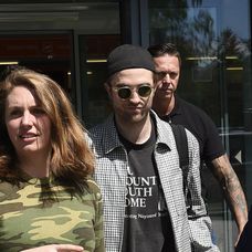 Robert Pattinson po prílete do Karlových Varov