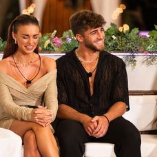 Počas poslednom recouplingu sa Lu rozhodol zo šou odstúpiť.