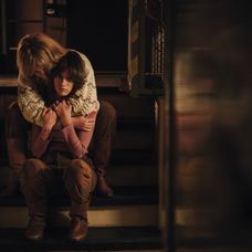 Eliška Křenková a Anna Fialová ako Ivana a Iveta Bartošové