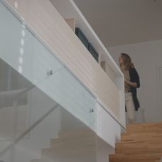 Laura príde do Andrejovho domu bez pozvania.