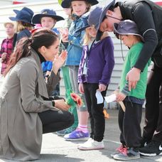 Meghan Markle utíšila plačúceho chlapca
