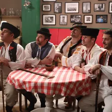 Oteckovia nevedeli zo žien odtrhnúť oči.