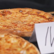 4. Red Hot Pizza a Kebab Svätý Jur (cena 4,69 €)