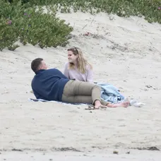 Ava Phillippe s tajomným mladíkom.