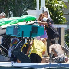 Shakira s Lewisom Hamiltonom na lodi