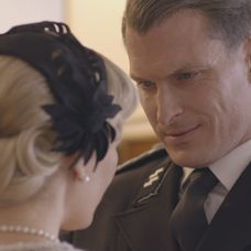 Klausova manželka nechce odísť za otcom sama, manžela volá so sebou.