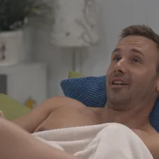 Tomáš si užíva s Lenkou.