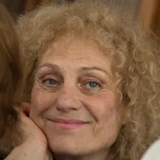 Herečka Soňa Valentová počas slávnostného odhaľovania pamätnej dlaždice jubilujúcej herečky Evy Krížikovej 12. júna 2014 pred Me
