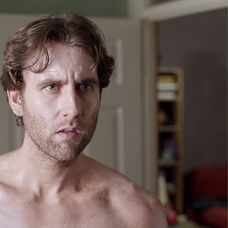 Matthew Lewis v dráme Girlfriends