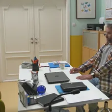 Tamara dá Marekovi novú ponuku.
