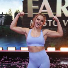 Demonštranti pred Prezidentským palácom