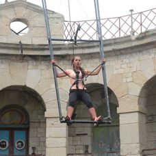 Lucia Mokráňová na hojdačke hrôzy